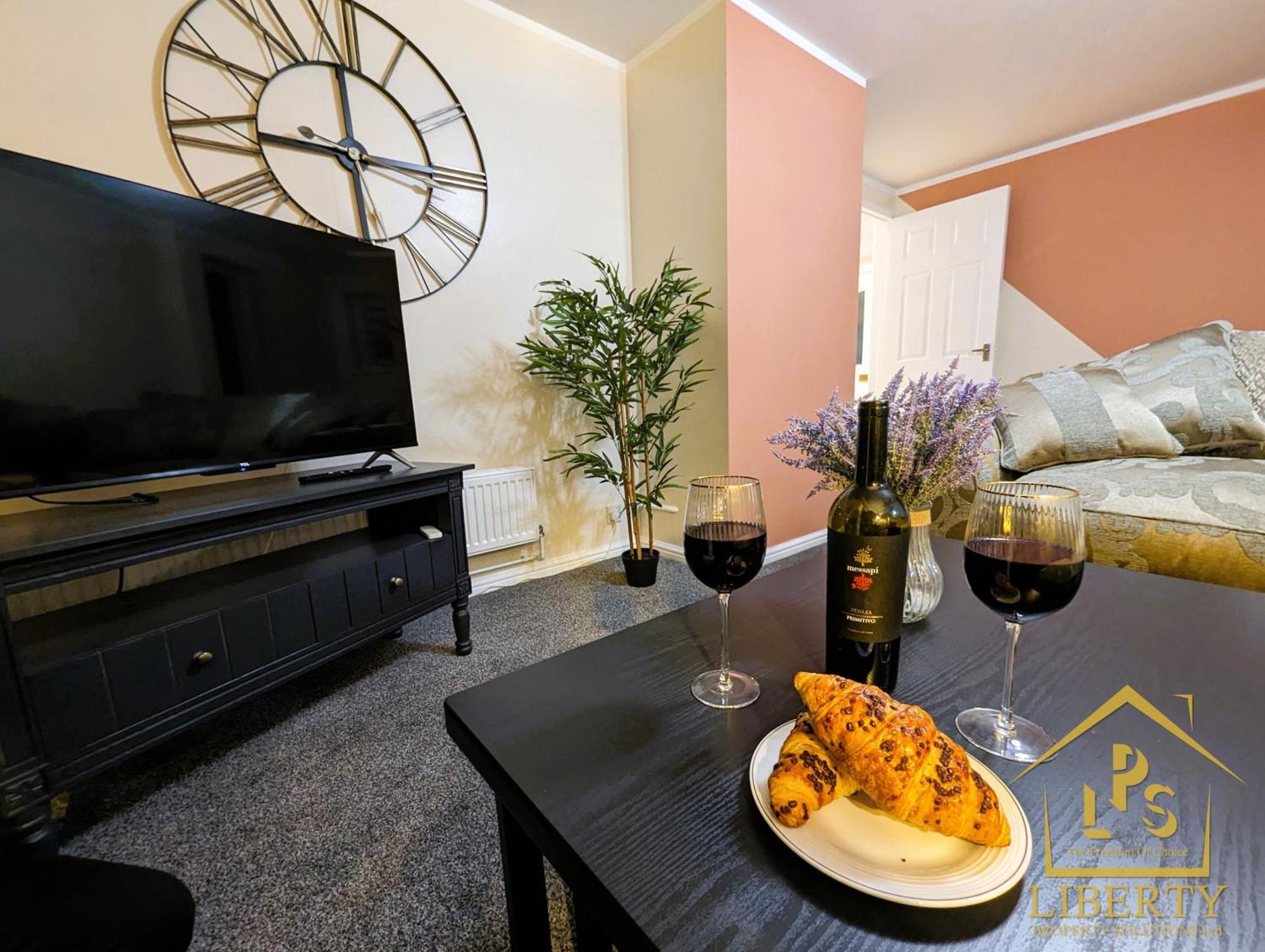 6 Guests * 4 Bedroom * Free Wi-Fi *Huntingdon Exterior photo