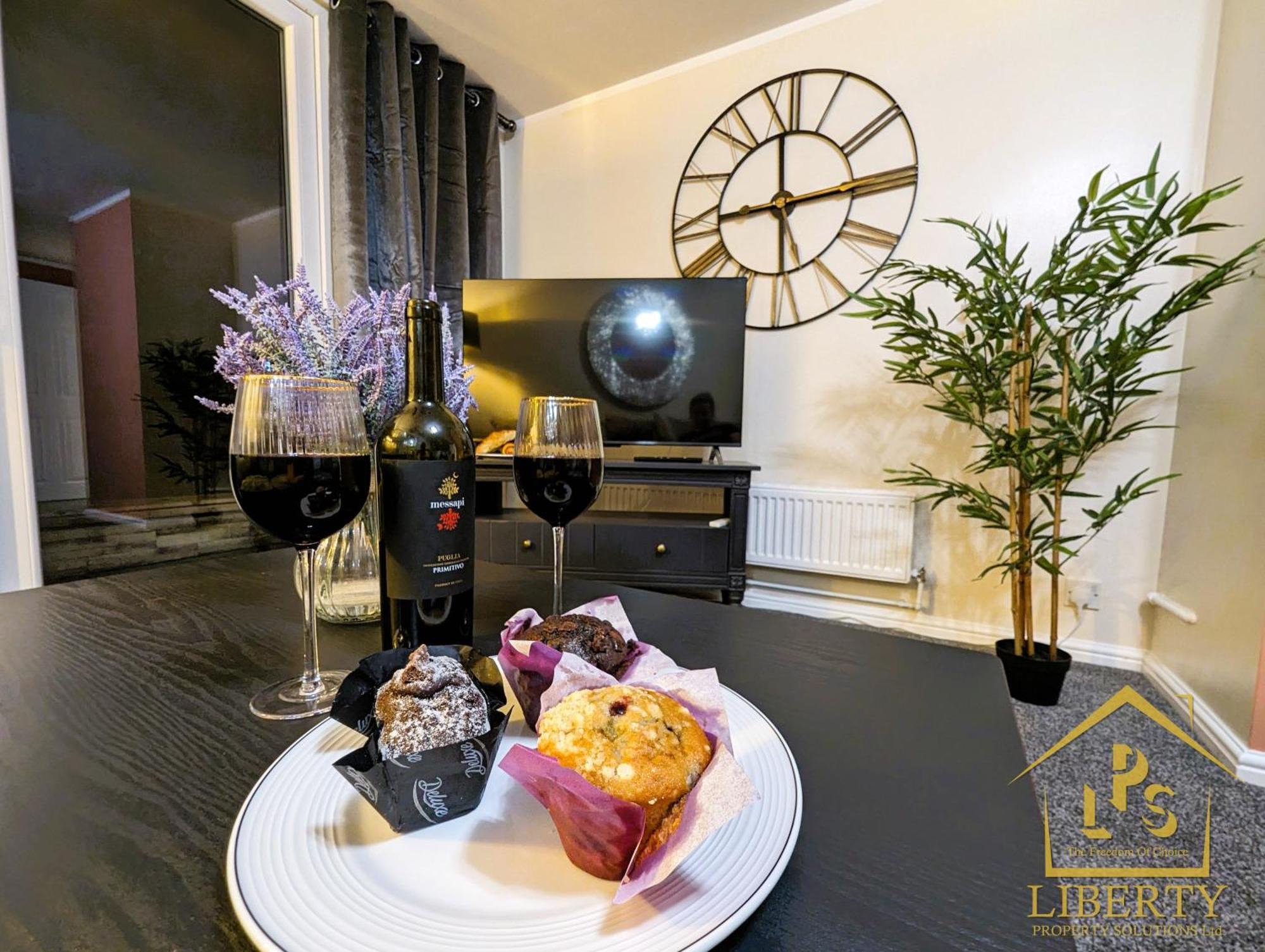 6 Guests * 4 Bedroom * Free Wi-Fi *Huntingdon Exterior photo